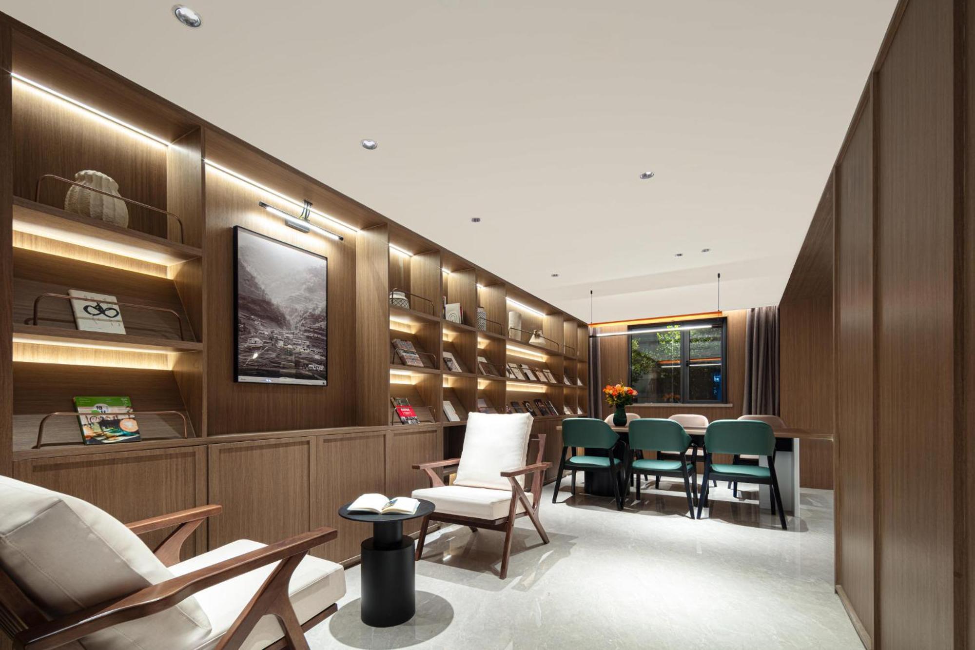 Atour Lujiazui South Pudong Road 4*