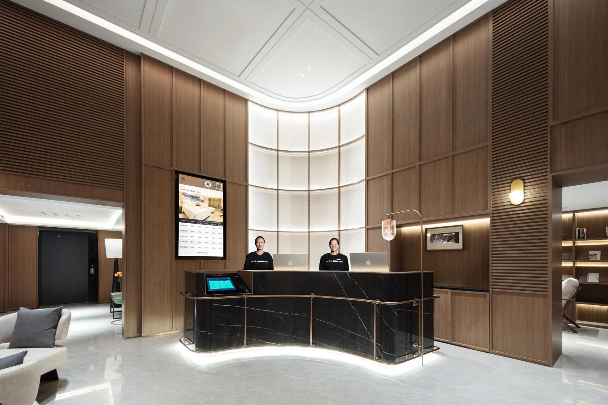 Atour Lujiazui South Pudong Road 4*