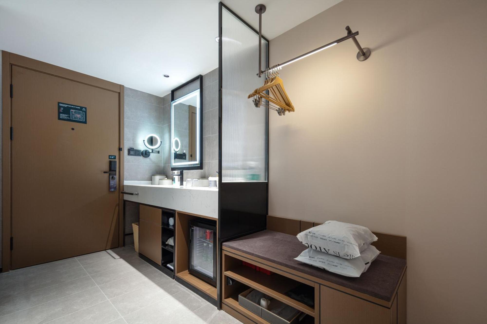 Atour Lujiazui South Pudong Road 4*